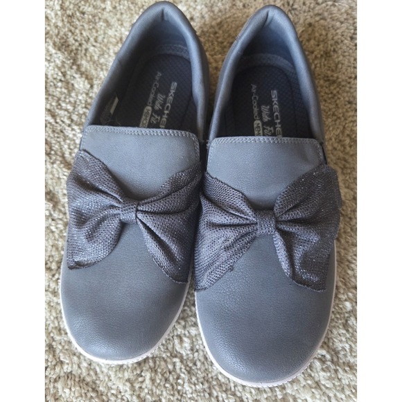 Skechers Shoes - SKECHERS Gray Madison Ave/Sparkly Bow Microleather Slip-ons Sz 6.5 Wide FIT~EUC